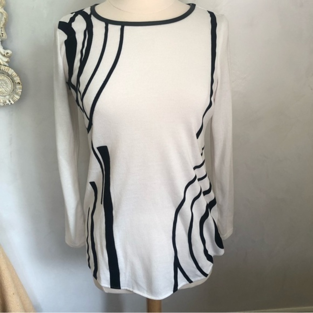 Worthington black & white long sleeve top/sweater unique designs on the front